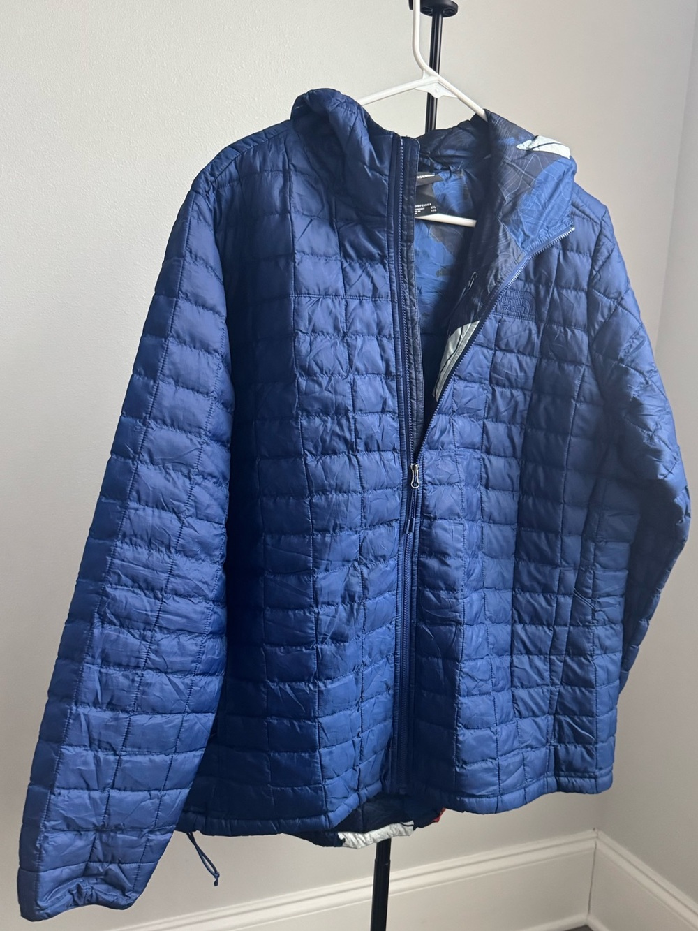 The North Face Women's XXL Blue Topographic Print Hooded Jacket Flaw Size 2XL